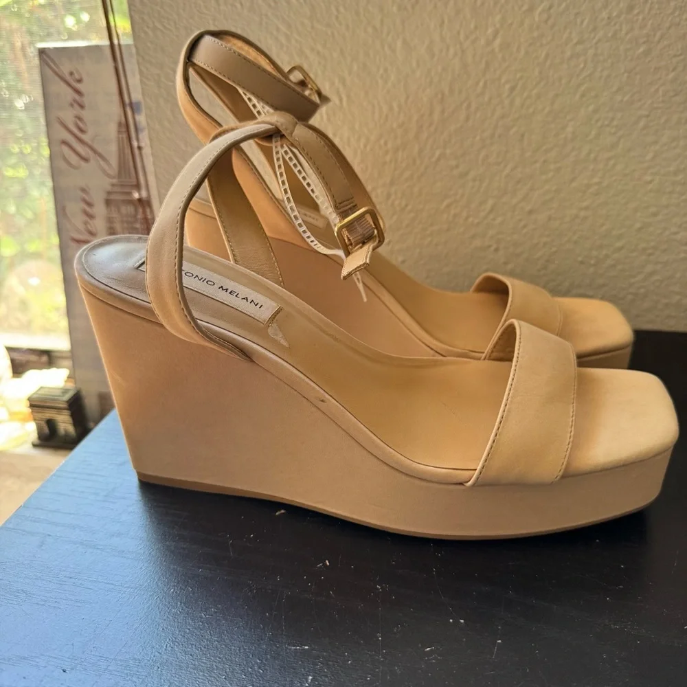 NWT Antonio Melani Madelle Leather Wedge Sandals Beige Sz 9,5